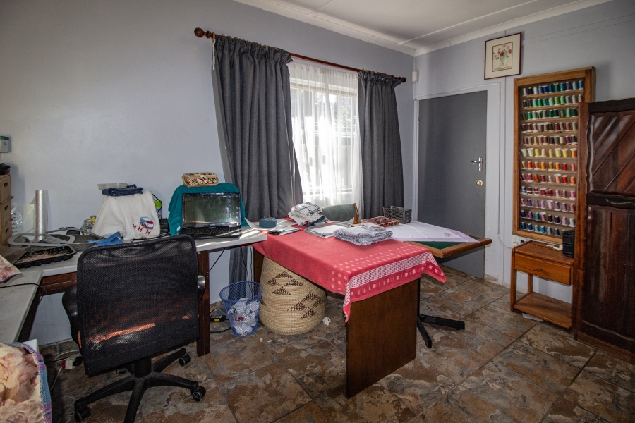 4 Bedroom Property for Sale in De Kelders Western Cape